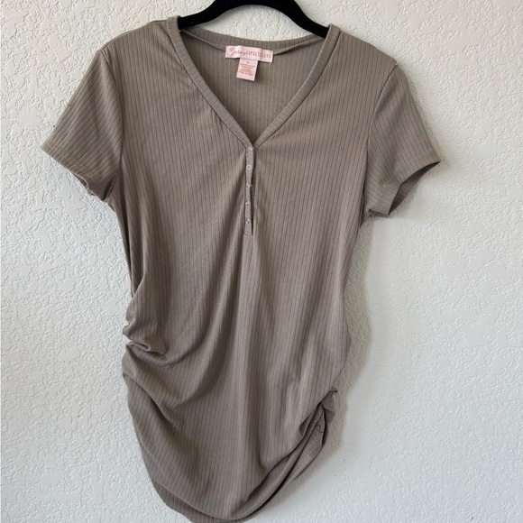 Expressions Tops - Maternity V-Neck Ribbed Top- Super Soft and Stretchy! A Pregnancy Favorite 😍😍